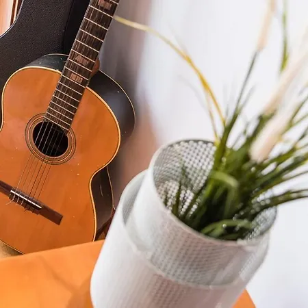 Apartment Guestready - Guitar & Woods *
